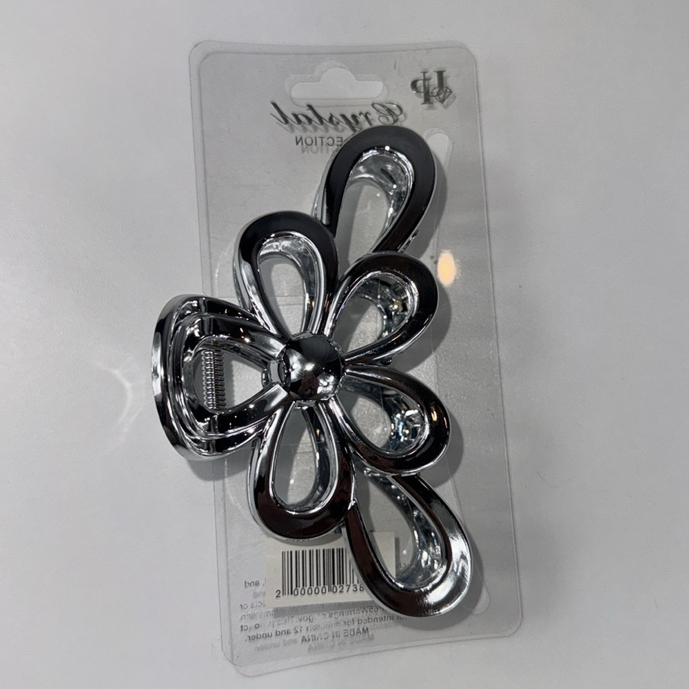 NWT Silver Flower Hair Clip - Picture 2 of 2